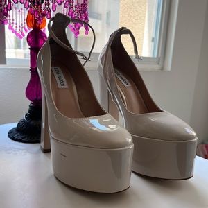 New and Never worn Steve Skyrise Platform in Bone